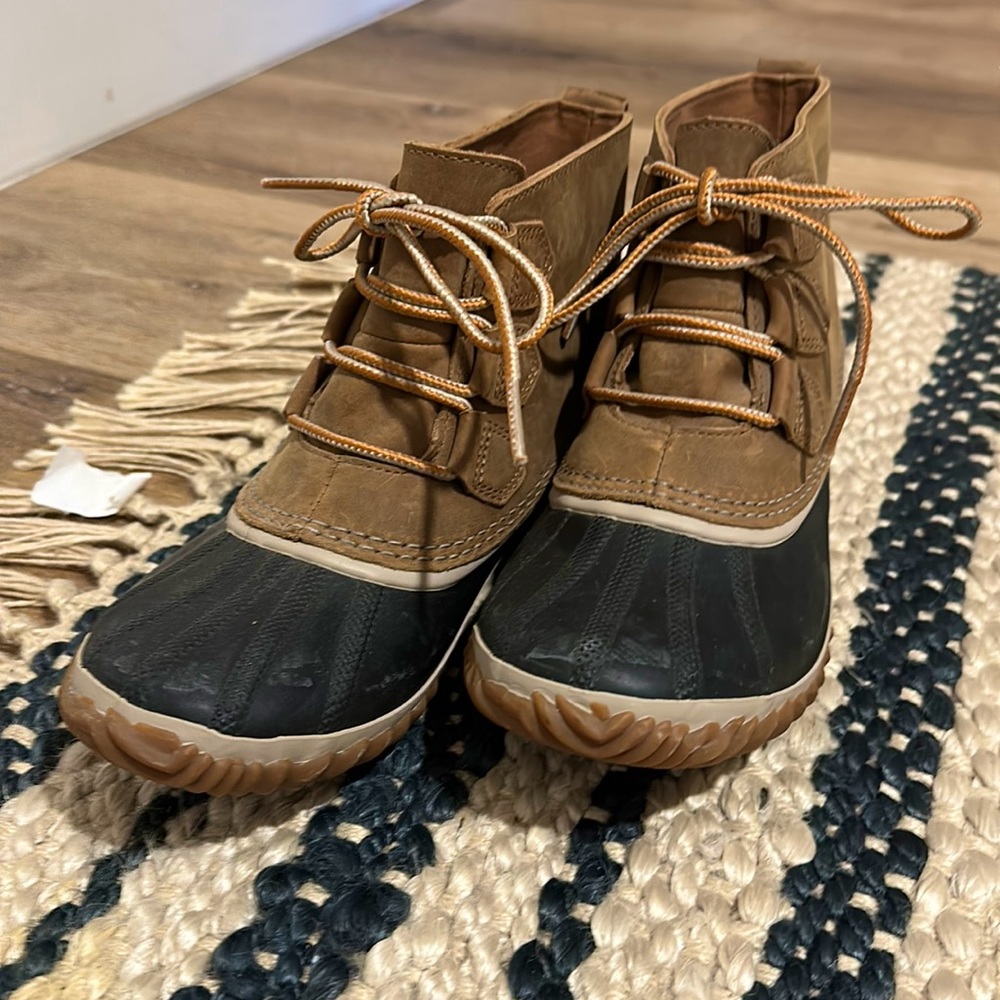 Sorel Waterproof Out and About Ankle Size 9 Boots